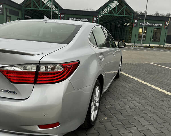 Сірий Лексус ЕС, об'ємом двигуна 2.49 л та пробігом 262 тис. км за 16500 $, фото 13 на Automoto.ua