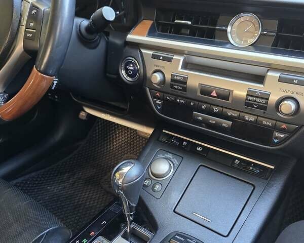 Сірий Лексус ЕС, об'ємом двигуна 2.49 л та пробігом 248 тис. км за 17200 $, фото 4 на Automoto.ua