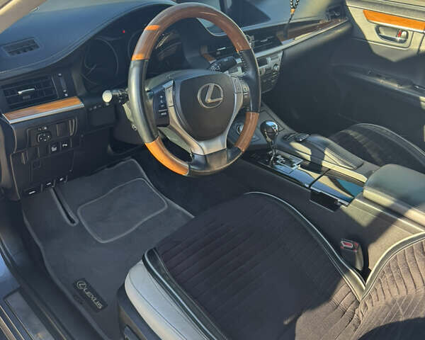 Лексус ЕС 2014 в Одессе на Automoto.ua Серый Лексус ЕС, объемом двигателя 2.49 л и пробегом 190 тыс. км за 17500 $, фото 10 на Automoto.ua