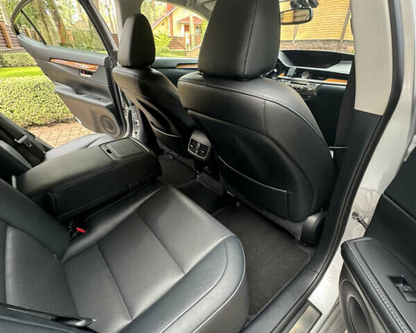 Сірий Лексус ЕС, об'ємом двигуна 2.49 л та пробігом 262 тис. км за 16500 $, фото 7 на Automoto.ua