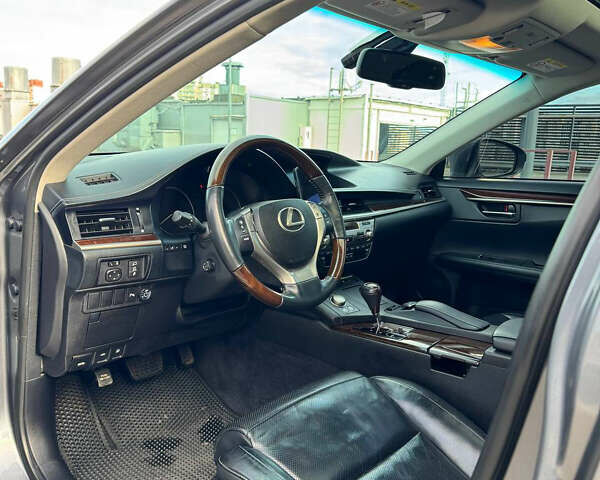 Серый Лексус ЕС, объемом двигателя 2.5 л и пробегом 170 тыс. км за 18900 $, фото 26 на Automoto.ua