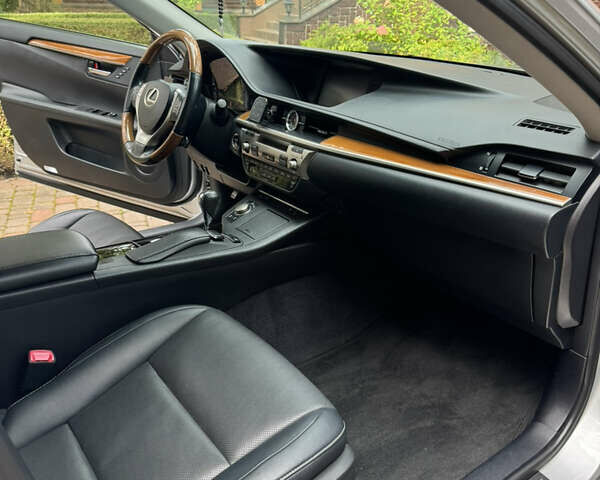 Сірий Лексус ЕС, об'ємом двигуна 2.49 л та пробігом 262 тис. км за 16500 $, фото 10 на Automoto.ua