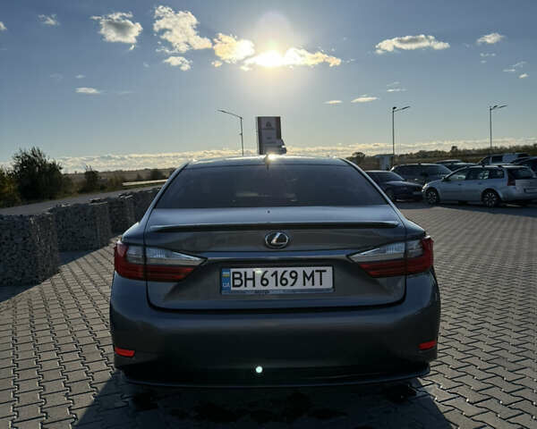 Лексус ЕС 2015 в Черновцах на Automoto.ua Серый Лексус ЕС, объемом двигателя 2.49 л и пробегом 203 тыс. км за 20000 $, фото 2 на Automoto.ua