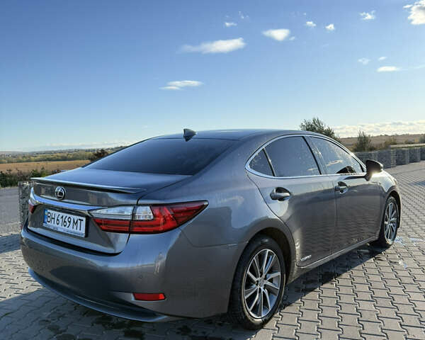 Лексус ЕС 2015 в Черновцах на Automoto.ua Серый Лексус ЕС, объемом двигателя 2.49 л и пробегом 203 тыс. км за 20000 $, фото 3 на Automoto.ua