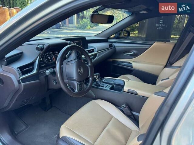 Лексус ЕС 2018 у Черкасах на Automoto.ua Сірий Лексус ЕС, об'ємом двигуна 2.5 л та пробігом 113 тис. км за 33777 $, фото 28 на Automoto.ua
