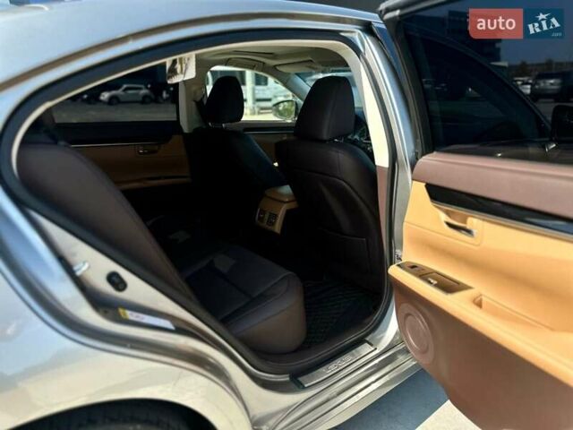 Лексус ЕС 2018 в Киеве на Automoto.ua Серый Лексус ЕС, объемом двигателя 2.49 л и пробегом 185 тыс. км за 24999 $, фото 67 на Automoto.ua