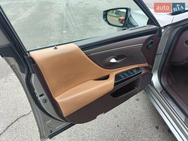 Серый Лексус ЕС, объемом двигателя 2.49 л и пробегом 192 тыс. км за 27500 $, фото 7 на Automoto.ua