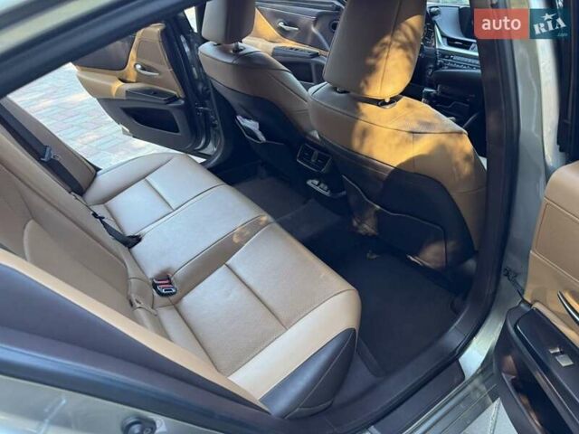Лексус ЕС 2018 у Черкасах на Automoto.ua Сірий Лексус ЕС, об'ємом двигуна 2.5 л та пробігом 113 тис. км за 33777 $, фото 26 на Automoto.ua