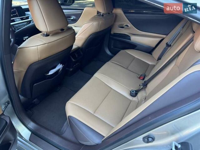 Лексус ЕС 2018 у Черкасах на Automoto.ua Сірий Лексус ЕС, об'ємом двигуна 2.5 л та пробігом 113 тис. км за 33777 $, фото 17 на Automoto.ua