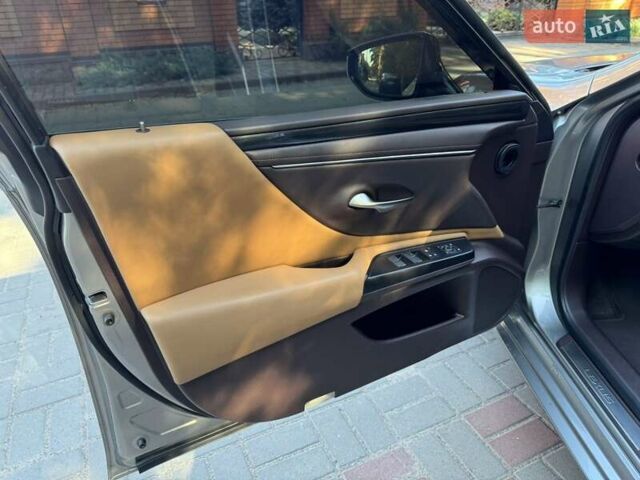 Лексус ЕС 2018 у Черкасах на Automoto.ua Сірий Лексус ЕС, об'ємом двигуна 2.5 л та пробігом 113 тис. км за 33777 $, фото 22 на Automoto.ua