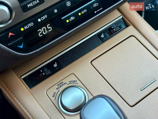 Лексус ЕС 2018 в Киеве на Automoto.ua Серый Лексус ЕС, объемом двигателя 2.49 л и пробегом 185 тыс. км за 24999 $, фото 84 на Automoto.ua