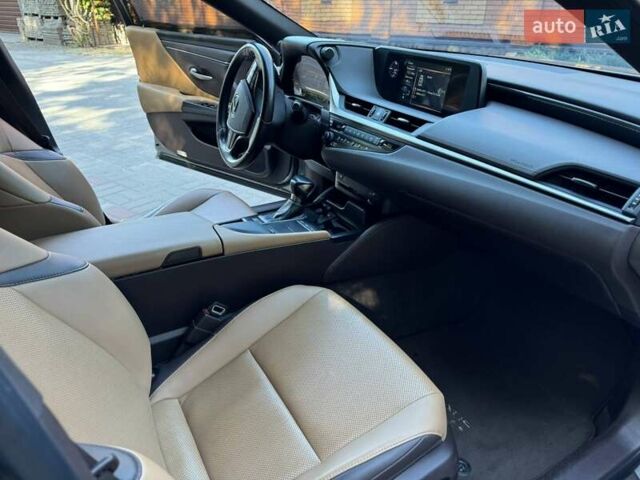 Лексус ЕС 2018 у Черкасах на Automoto.ua Сірий Лексус ЕС, об'ємом двигуна 2.5 л та пробігом 113 тис. км за 33777 $, фото 18 на Automoto.ua