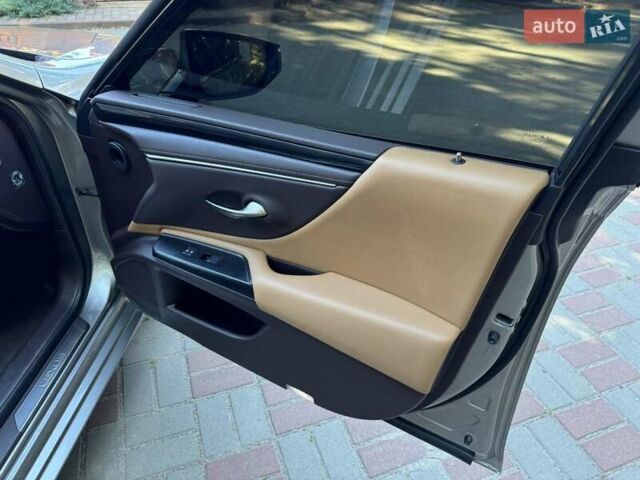 Лексус ЕС 2018 у Черкасах на Automoto.ua Сірий Лексус ЕС, об'ємом двигуна 2.5 л та пробігом 113 тис. км за 33777 $, фото 27 на Automoto.ua