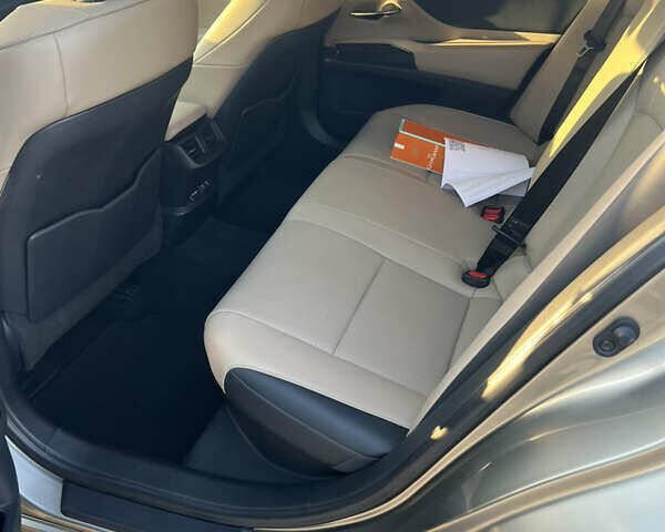 Сірий Лексус ЕС, об'ємом двигуна 2.49 л та пробігом 65 тис. км за 34000 $, фото 13 на Automoto.ua