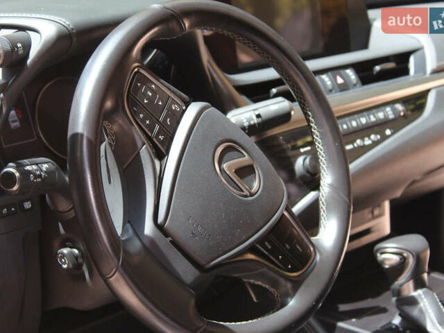 Лексус ЕС 2019 в Киеве на Automoto.ua Серый Лексус ЕС, объемом двигателя 2.49 л и пробегом 96 тыс. км за 30000 $, фото 10 на Automoto.ua