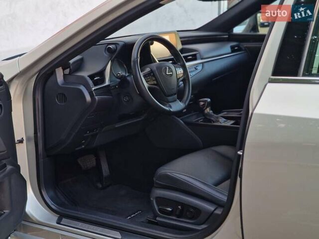 Лексус ЕС 2019 в Одессе на Automoto.ua Серый Лексус ЕС, объемом двигателя 2.49 л и пробегом 39 тыс. км за 39990 $, фото 42 на Automoto.ua