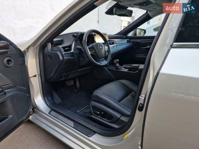 Лексус ЕС 2019 в Одессе на Automoto.ua Серый Лексус ЕС, объемом двигателя 2.49 л и пробегом 39 тыс. км за 39990 $, фото 39 на Automoto.ua