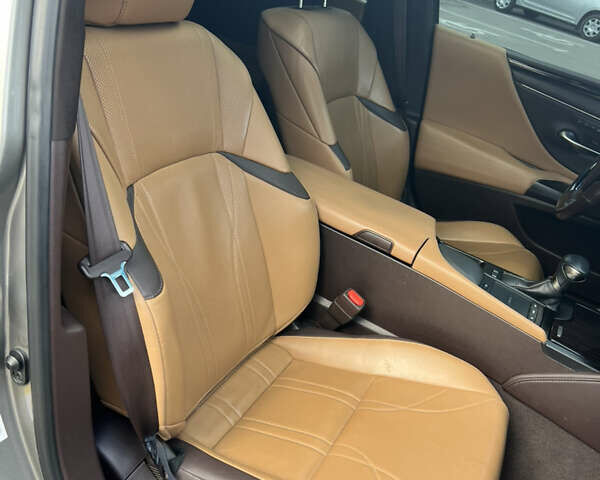 Лексус ЕС 2019 у Дніпро (Дніпропетровську) на Automoto.ua Сірий Лексус ЕС, об'ємом двигуна 2.49 л та пробігом 99 тис. км за 37200 $, фото 40 на Automoto.ua