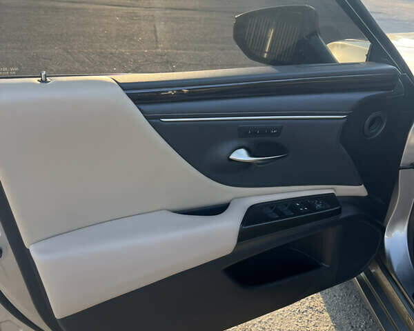 Сірий Лексус ЕС, об'ємом двигуна 2.49 л та пробігом 65 тис. км за 34000 $, фото 8 на Automoto.ua