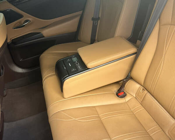 Лексус ЕС 2019 у Дніпро (Дніпропетровську) на Automoto.ua Сірий Лексус ЕС, об'ємом двигуна 2.49 л та пробігом 99 тис. км за 37200 $, фото 12 на Automoto.ua