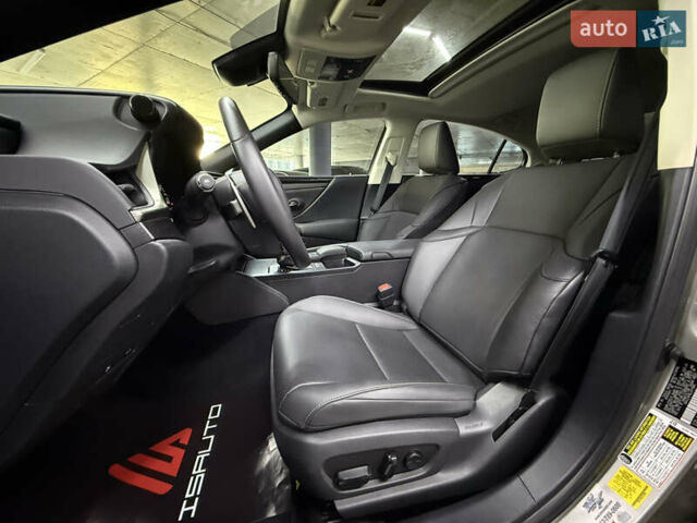Лексус ЕС 2020 у Одесі на Automoto.ua Сірий Лексус ЕС, об'ємом двигуна 2.49 л та пробігом 2 тис. км за 35900 $, фото 16 на Automoto.ua