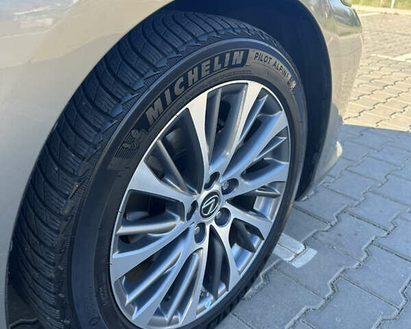 Сірий Лексус ЕС, об'ємом двигуна 2.49 л та пробігом 60 тис. км за 37000 $, фото 12 на Automoto.ua