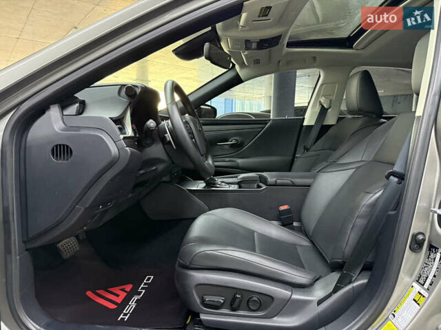 Лексус ЕС 2020 у Одесі на Automoto.ua Сірий Лексус ЕС, об'ємом двигуна 2.49 л та пробігом 2 тис. км за 35900 $, фото 18 на Automoto.ua