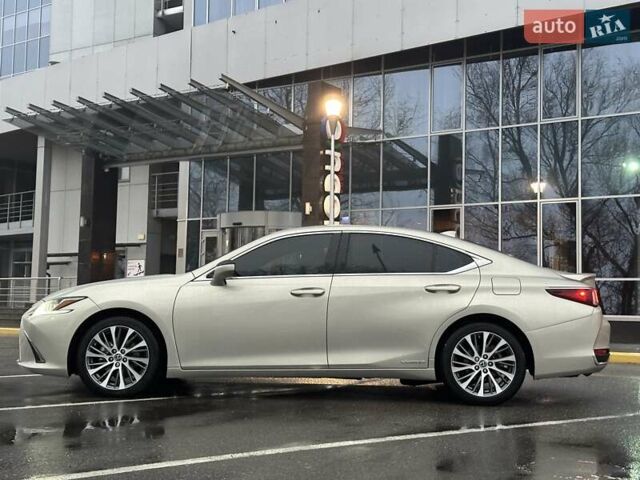 Серый Лексус ЕС, объемом двигателя 2.49 л и пробегом 51 тыс. км за 34900 $, фото 2 на Automoto.ua