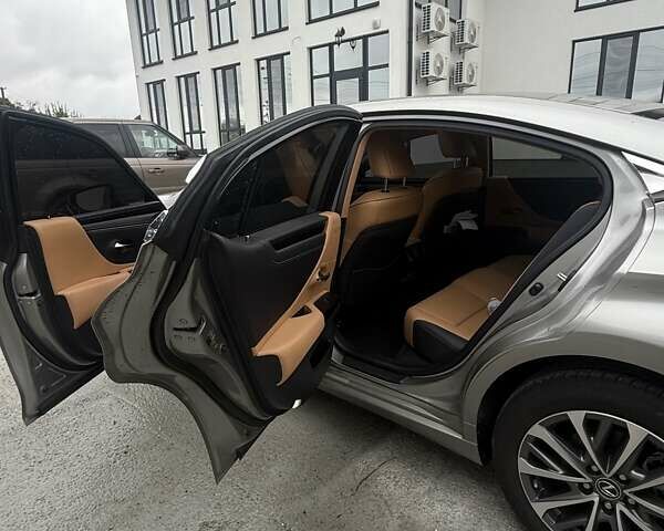 Серый Лексус ЕС, объемом двигателя 1.99 л и пробегом 38 тыс. км за 38000 $, фото 5 на Automoto.ua