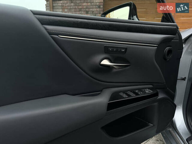 Серый Лексус ЕС, объемом двигателя 2.49 л и пробегом 23 тыс. км за 38800 $, фото 7 на Automoto.ua