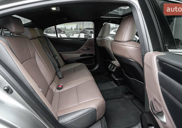 Сірий Лексус ЕС, об'ємом двигуна 2.49 л та пробігом 47 тис. км за 42949 $, фото 6 на Automoto.ua