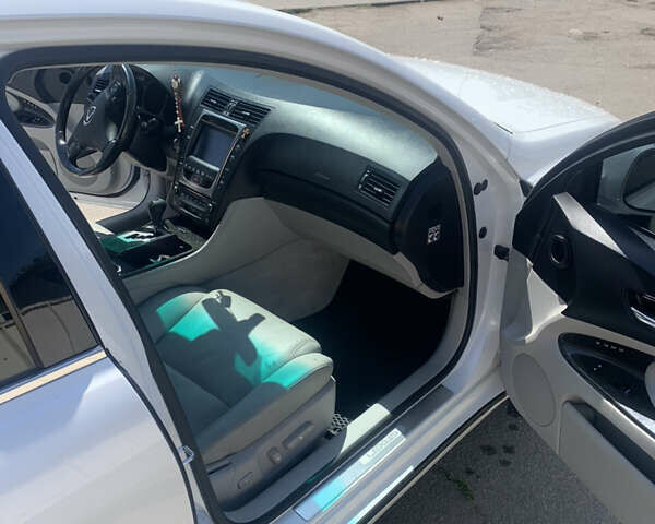 Белый Лексус ГС, объемом двигателя 3 л и пробегом 205 тыс. км за 10900 $, фото 12 на Automoto.ua