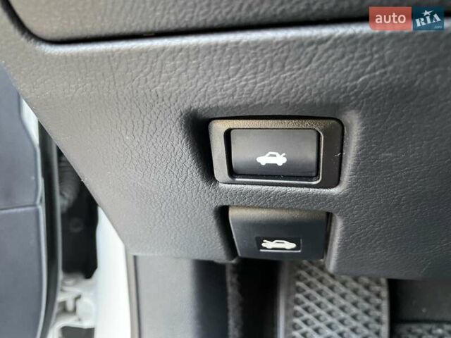 Белый Лексус ГС, объемом двигателя 2.5 л и пробегом 214 тыс. км за 15800 $, фото 87 на Automoto.ua