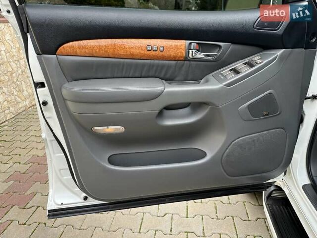 Білий Лексус ГХ, об'ємом двигуна 4.66 л та пробігом 252 тис. км за 17400 $, фото 43 на Automoto.ua