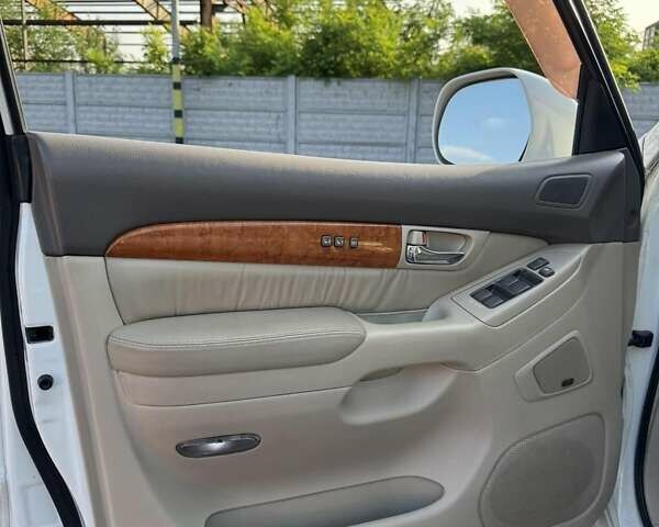 Белый Лексус ГХ, объемом двигателя 4.66 л и пробегом 176 тыс. км за 14800 $, фото 6 на Automoto.ua