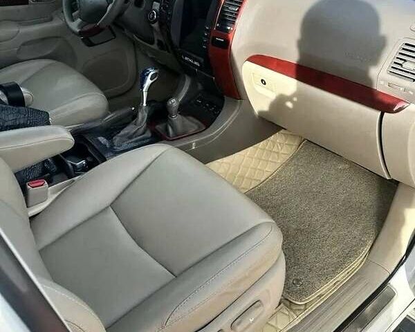 Белый Лексус ГХ, объемом двигателя 4.7 л и пробегом 220 тыс. км за 18500 $, фото 6 на Automoto.ua