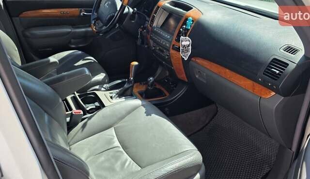 Белый Лексус ГХ, объемом двигателя 4.66 л и пробегом 156 тыс. км за 22500 $, фото 6 на Automoto.ua