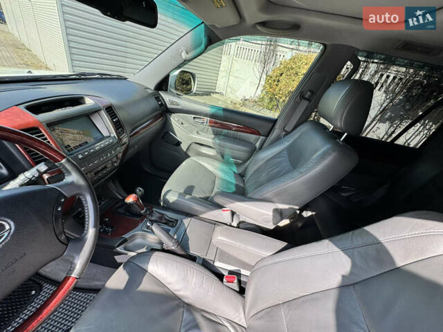 Білий Лексус ГХ, об'ємом двигуна 4.66 л та пробігом 261 тис. км за 17999 $, фото 18 на Automoto.ua