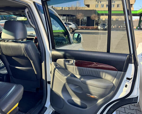 Белый Лексус ГХ, объемом двигателя 4.7 л и пробегом 291 тыс. км за 17200 $, фото 17 на Automoto.ua