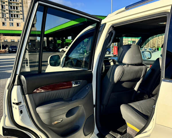 Белый Лексус ГХ, объемом двигателя 4.7 л и пробегом 291 тыс. км за 17200 $, фото 18 на Automoto.ua