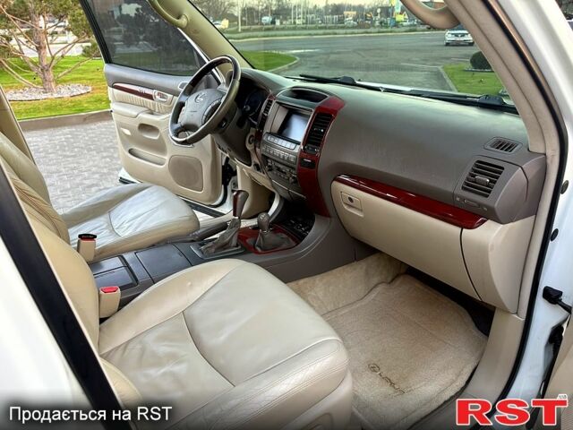 Белый Лексус ГХ, объемом двигателя 4.7 л и пробегом 167 тыс. км за 16800 $, фото 7 на Automoto.ua