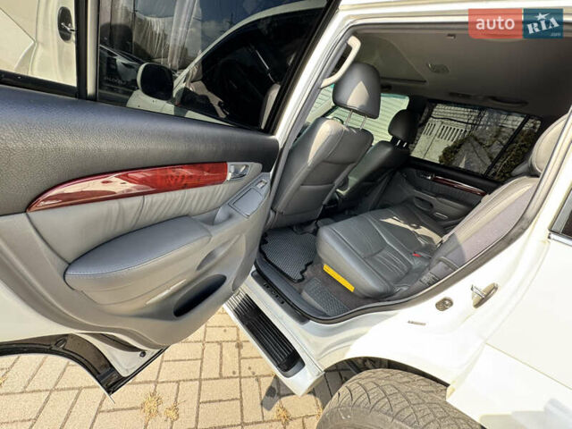 Білий Лексус ГХ, об'ємом двигуна 4.66 л та пробігом 261 тис. км за 17999 $, фото 13 на Automoto.ua