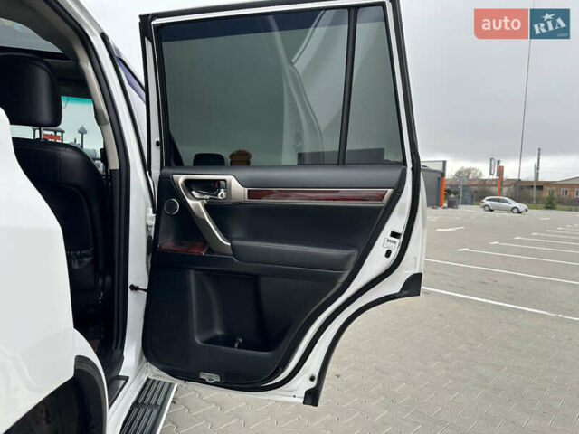 Белый Лексус ГХ, объемом двигателя 4.6 л и пробегом 249 тыс. км за 26500 $, фото 9 на Automoto.ua