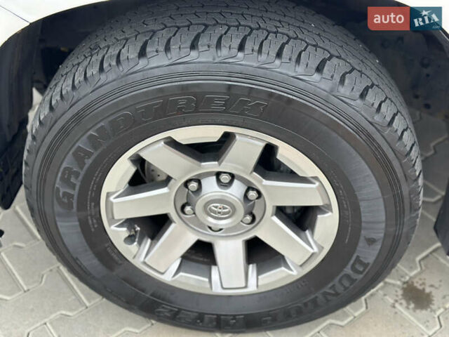 Белый Лексус ГХ, объемом двигателя 4.6 л и пробегом 249 тыс. км за 26500 $, фото 10 на Automoto.ua