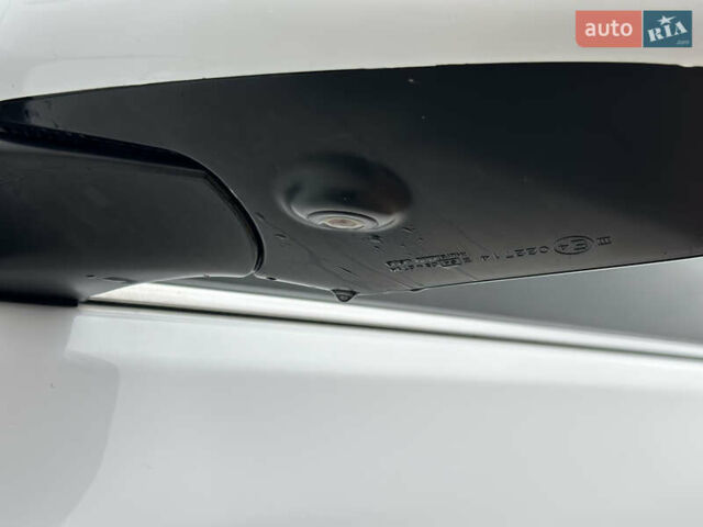 Белый Лексус ГХ, объемом двигателя 4.6 л и пробегом 249 тыс. км за 26500 $, фото 8 на Automoto.ua