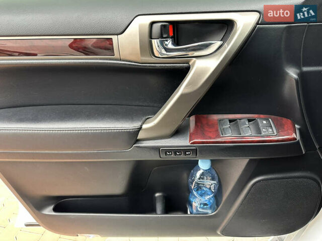 Белый Лексус ГХ, объемом двигателя 4.6 л и пробегом 249 тыс. км за 26500 $, фото 15 на Automoto.ua