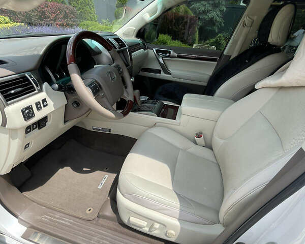 Белый Лексус ГХ, объемом двигателя 4.61 л и пробегом 164 тыс. км за 24500 $, фото 6 на Automoto.ua