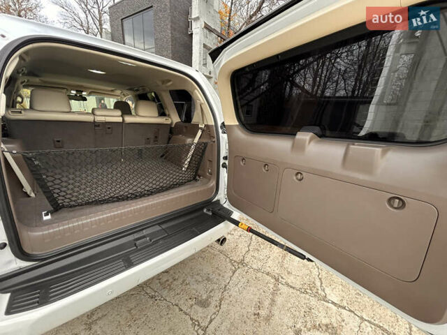 Белый Лексус ГХ, объемом двигателя 4.61 л и пробегом 152 тыс. км за 25000 $, фото 5 на Automoto.ua