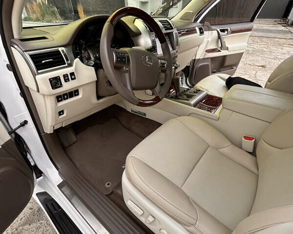 Белый Лексус ГХ, объемом двигателя 4.61 л и пробегом 152 тыс. км за 25000 $, фото 8 на Automoto.ua