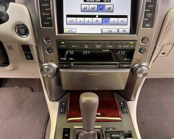 Белый Лексус ГХ, объемом двигателя 4.61 л и пробегом 152 тыс. км за 25000 $, фото 7 на Automoto.ua